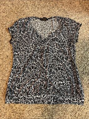 Susan Lawrence Black & White Printed Short-Sleeve V-Neck Top